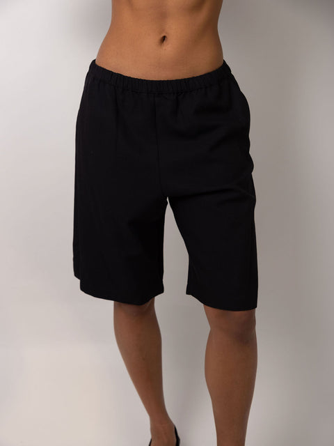 ［Essentia］Tucked Twill Bermuda Shorts Enza Costa Twill Bermuda Short Black | cake