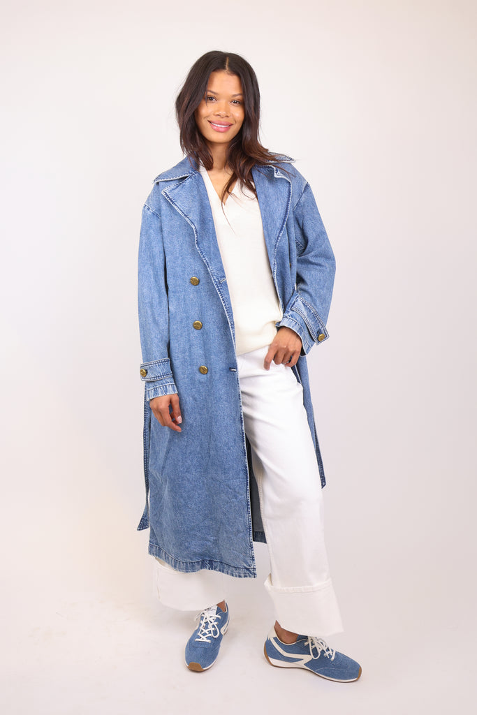 Featherweight Alora Trench